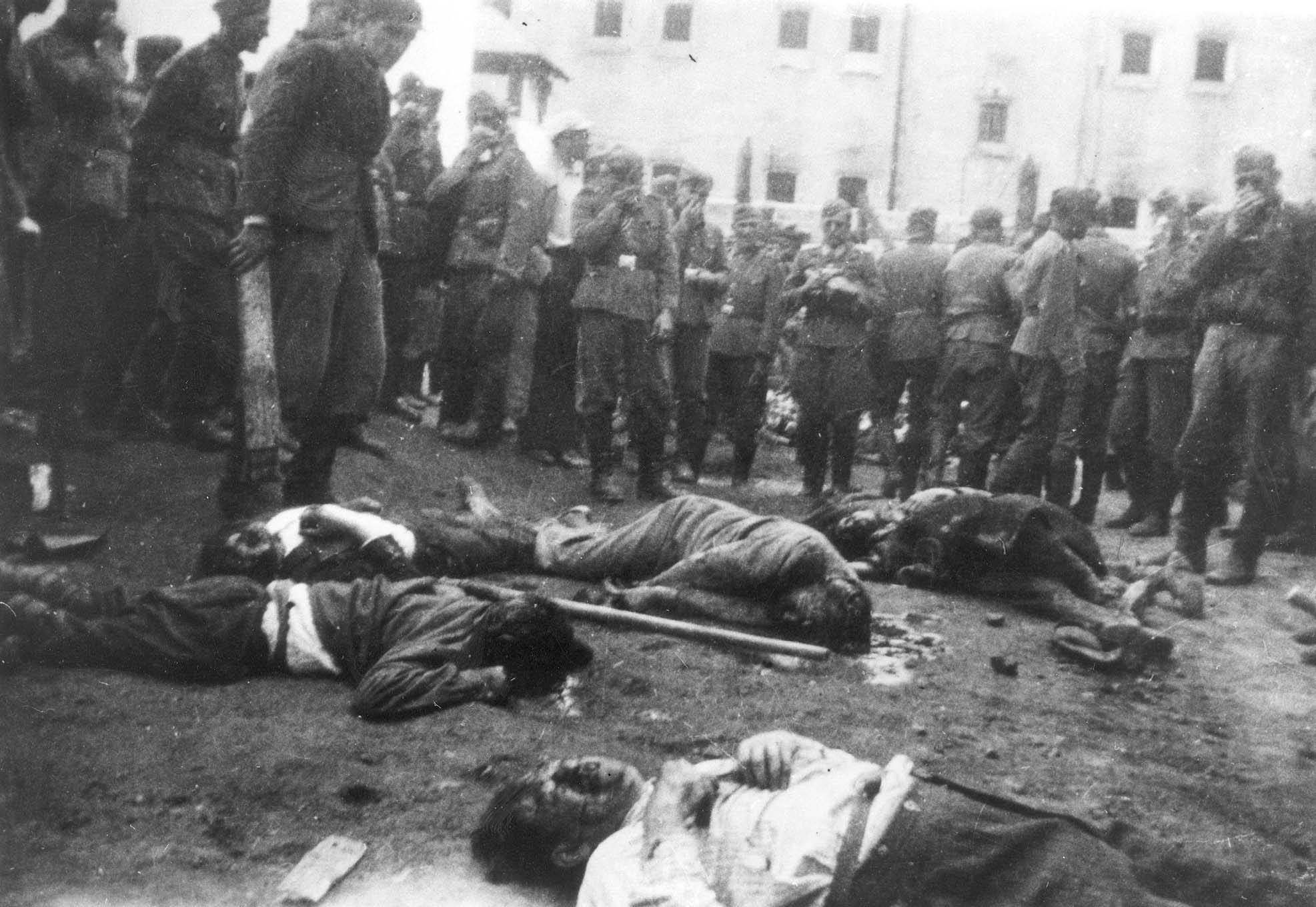 Bodies of the pogrom victims in Tarnopol prison yard, apparently on July 5, 1941